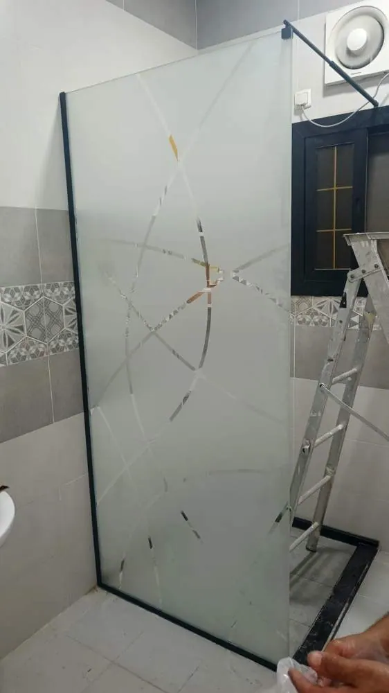 الشاورات من أعمال الخبراء للزجاج