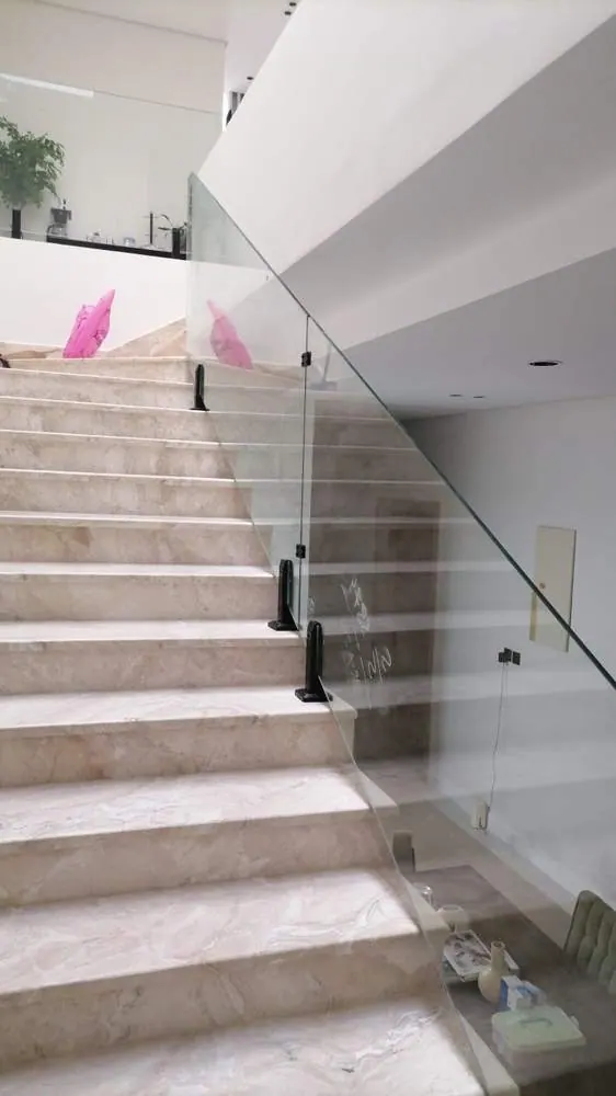 زجاج سكوريت من أعمال الخبراء للزجاج