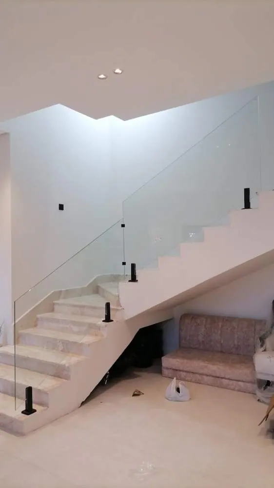 زجاج سكوريت من أعمال الخبراء للزجاج