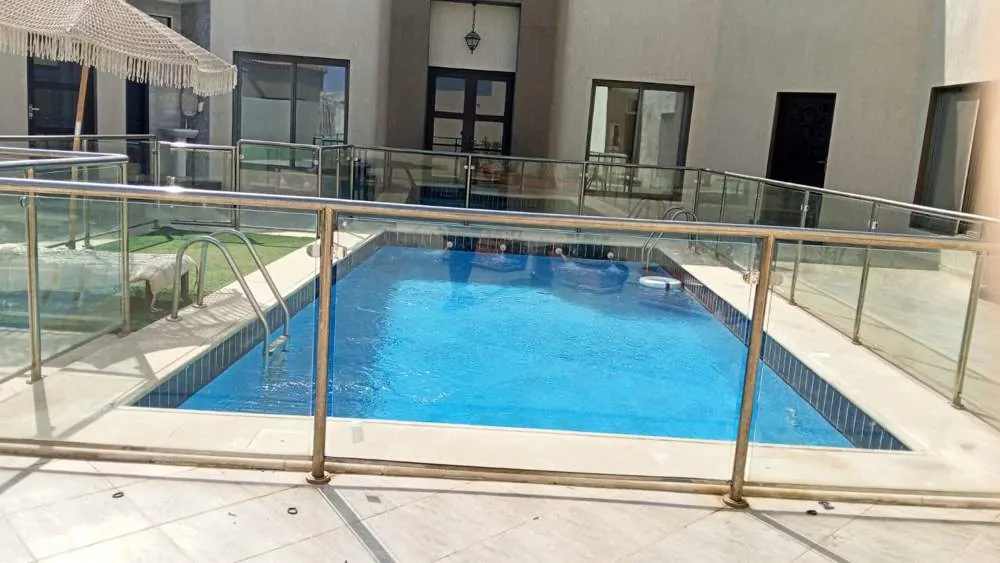 زجاج سكوريت من أعمال الخبراء للزجاج