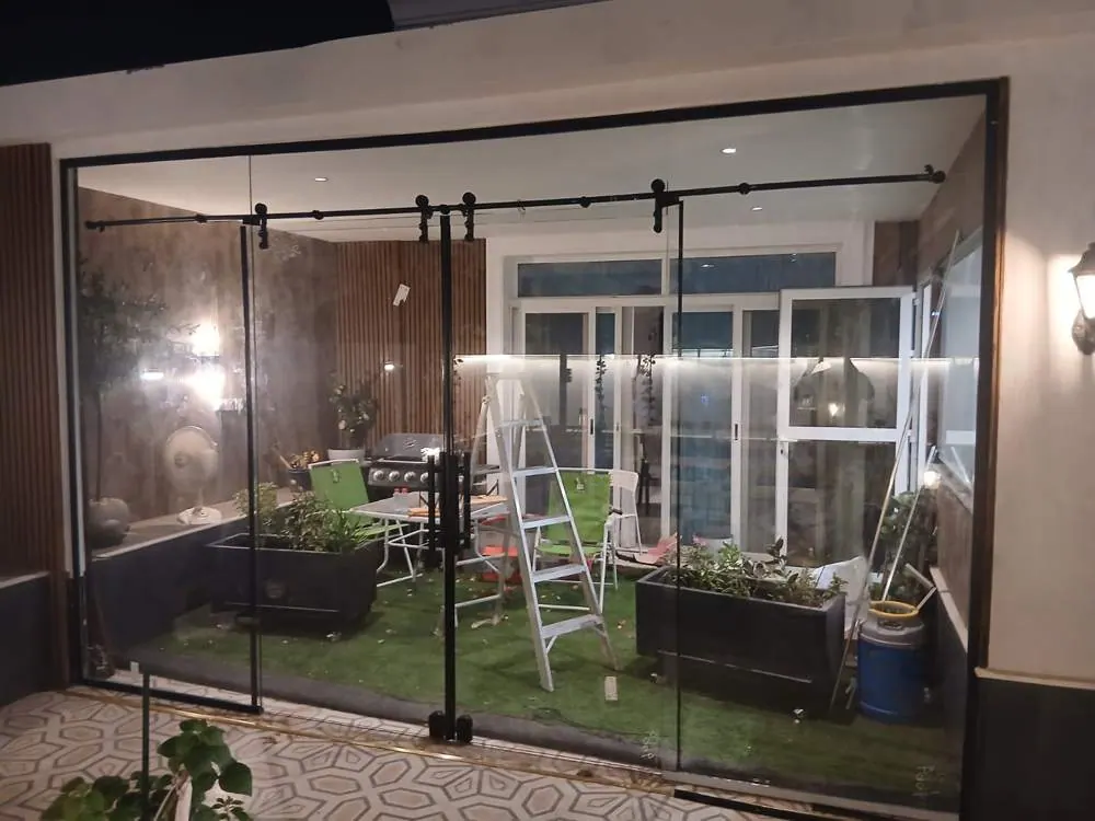زجاج سكوريت من أعمال الخبراء للزجاج